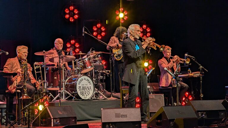 PXL_20251004_001425896